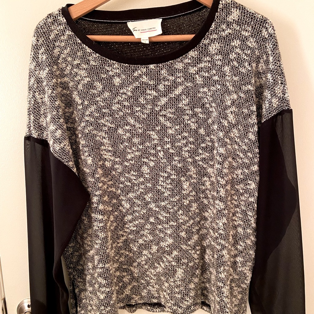 Turo by Vince Camuto black/gold/white top with sheer sleeves